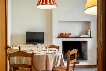 هتل Roccamare Resort   Ville E Appartamenti