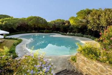 هتل Roccamare Resort Ville E Appartamenti