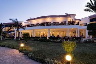 هتل Sunrise Alma Bay Resort