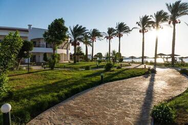 هتل Sunrise Alma Bay Resort