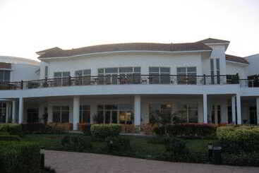 هتل Sunrise Alma Bay Resort