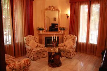 هتل Villa Retiro