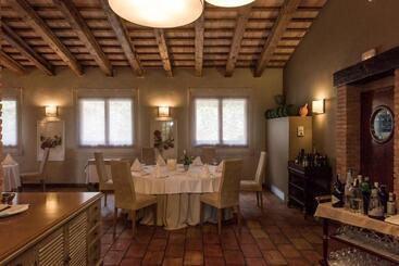 هتل Villa Retiro