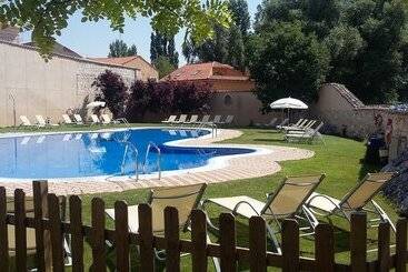 Azz Peñafiel Las Claras Hotel & Spa