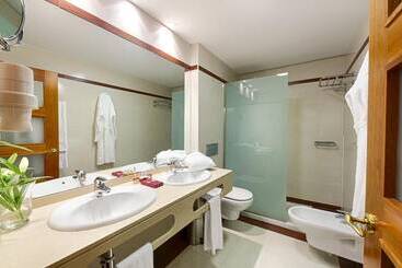 Azz Peñafiel Las Claras Hotel & Spa