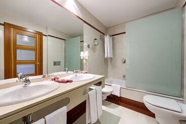 Azz Peñafiel Las Claras Hotel & Spa