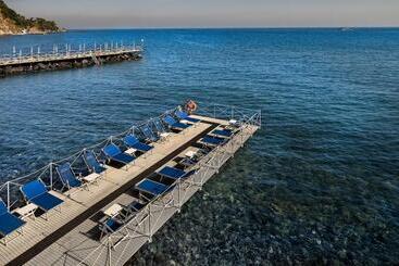 هتل Continental Mare