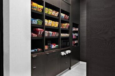هتل Courtyard By Marriott Edmonton Downtown