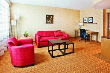 هتل Courtyard By Marriott Edmonton Downtown