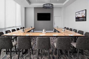هتل Courtyard By Marriott Edmonton Downtown
