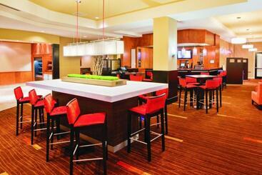 هتل Courtyard By Marriott Edmonton Downtown