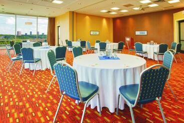 هتل Courtyard By Marriott Edmonton Downtown