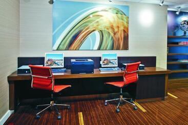 هتل Courtyard By Marriott Edmonton Downtown