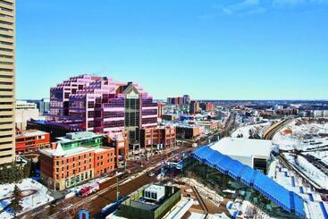 هتل Courtyard By Marriott Edmonton Downtown