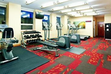 هتل Courtyard By Marriott Edmonton Downtown