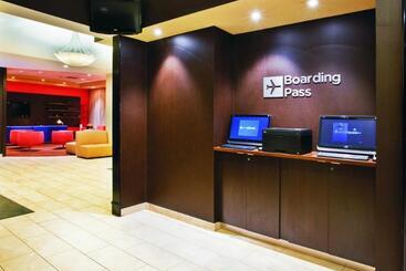 هتل Courtyard By Marriott Edmonton Downtown