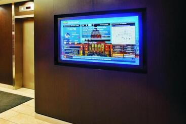 هتل Courtyard By Marriott Edmonton Downtown