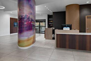 هتل Courtyard By Marriott Edmonton Downtown
