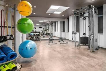 هتل Courtyard By Marriott Edmonton Downtown