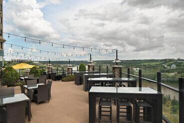 هتل Courtyard By Marriott Edmonton Downtown