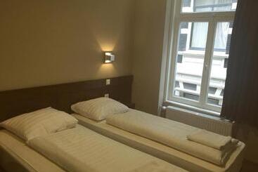 هتل Damrak Inn