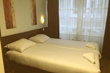 هتل Damrak Inn