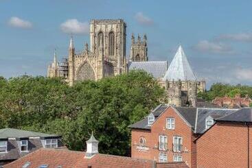 هتل Doubletree By Hilton York