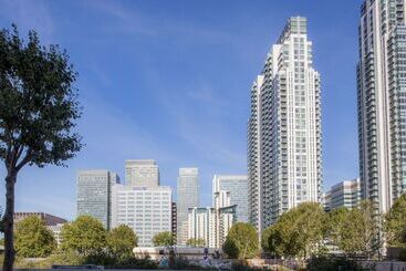 هتل Hilton London Canary Wharf