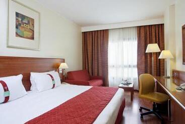 هتل Holiday Inn Cagliari, An Ihg