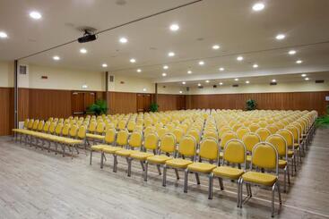 هتل Holiday Inn Cagliari, An Ihg