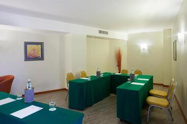 هتل Holiday Inn Cagliari, An Ihg