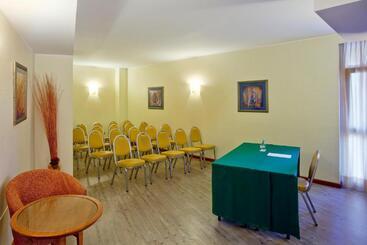 هتل Holiday Inn Cagliari, An Ihg