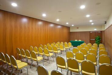 هتل Holiday Inn Cagliari, An Ihg