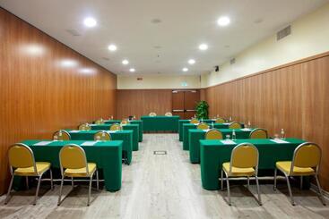 هتل Holiday Inn Cagliari, An Ihg