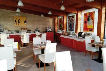 هتل Holiday Inn Cagliari, An Ihg