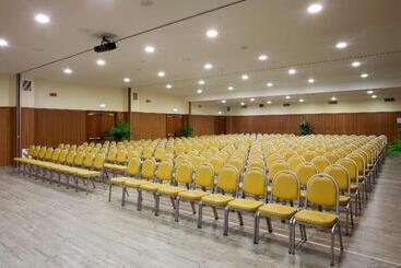 هتل Holiday Inn Cagliari, An Ihg