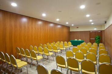 هتل Holiday Inn Cagliari, An Ihg