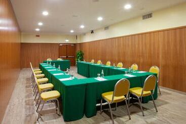 هتل Holiday Inn Cagliari, An Ihg