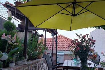 Отель Guesthouse Ivona