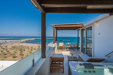 ホテル Kriti Beach