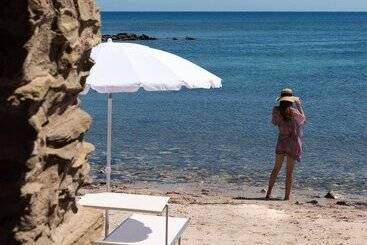 هتل Le Tonnare Di Stintino  Beach Resort