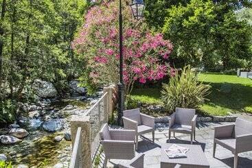 هتل Les Jardins De La Glaciere