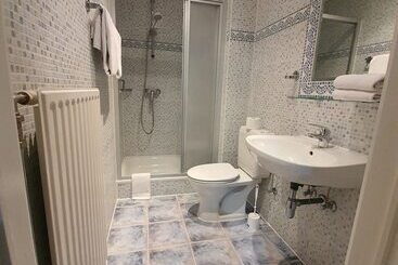 هتل Midizuid