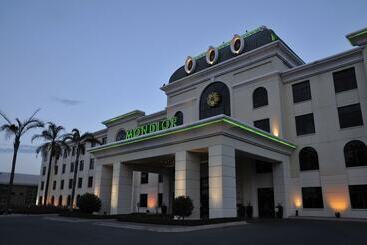 هتل Mondior At Emperors Palace