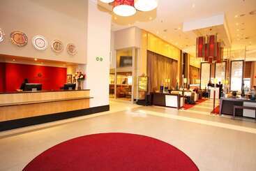هتل Mondior At Emperors Palace