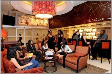 هتل Mondior At Emperors Palace