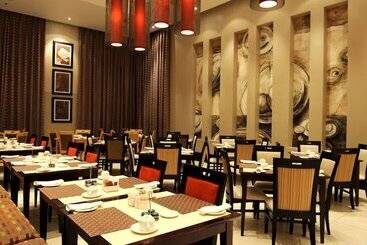 هتل Mondior At Emperors Palace