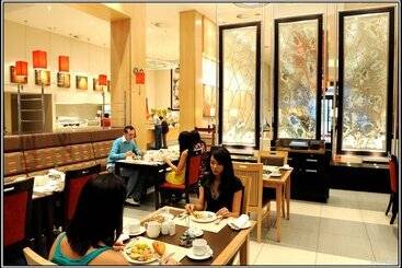 هتل Mondior At Emperors Palace