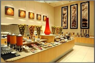 هتل Mondior At Emperors Palace