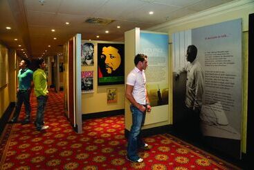 هتل Mondior At Emperors Palace